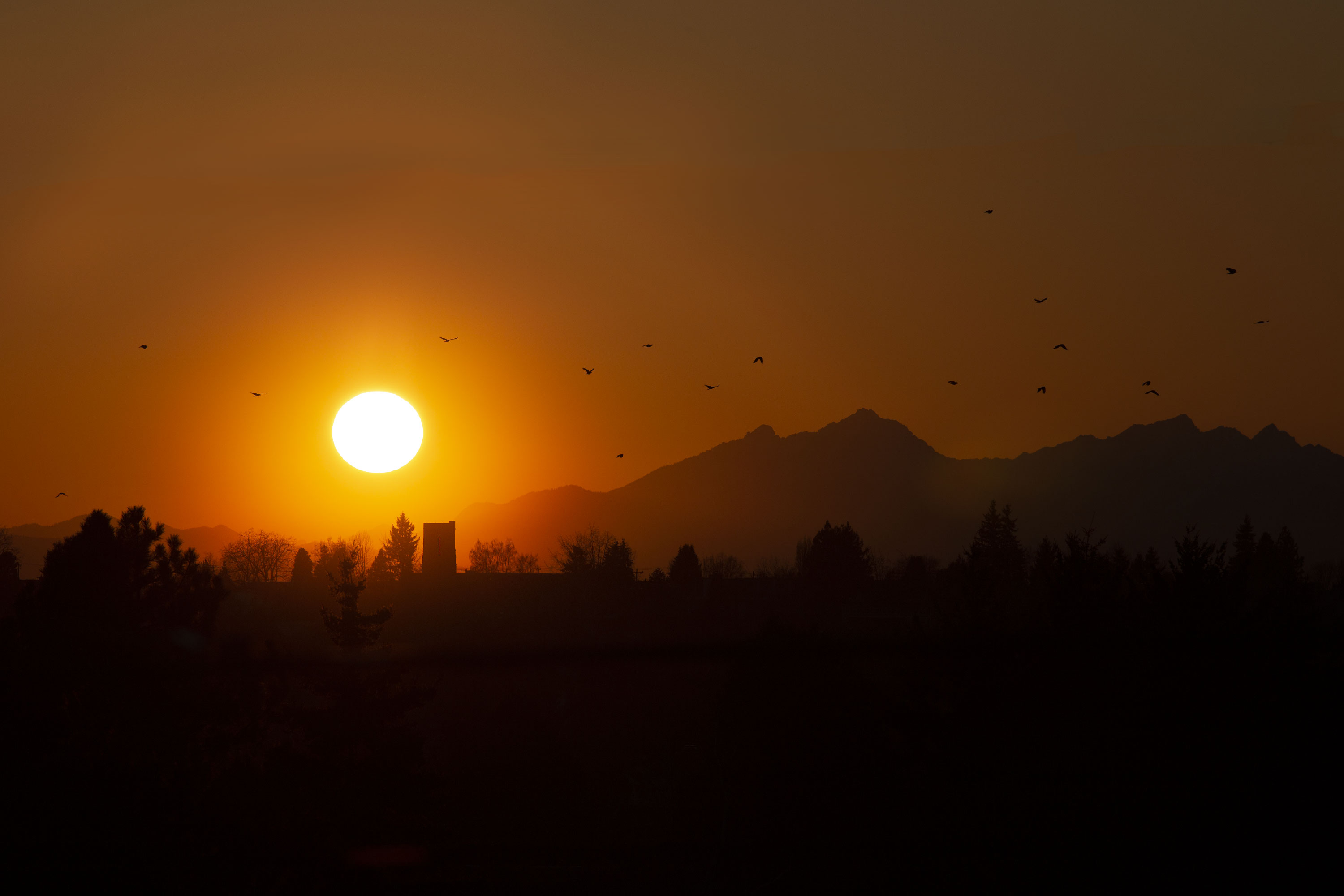 Dense smoke settles over Seattle as fires rage hundreds of miles away in Wenatchee - Paul Clark